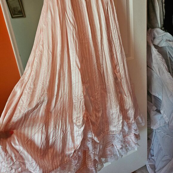 Beautiful hand-Made Southern Belle Satin Ball Gown - Picture 4 of 12